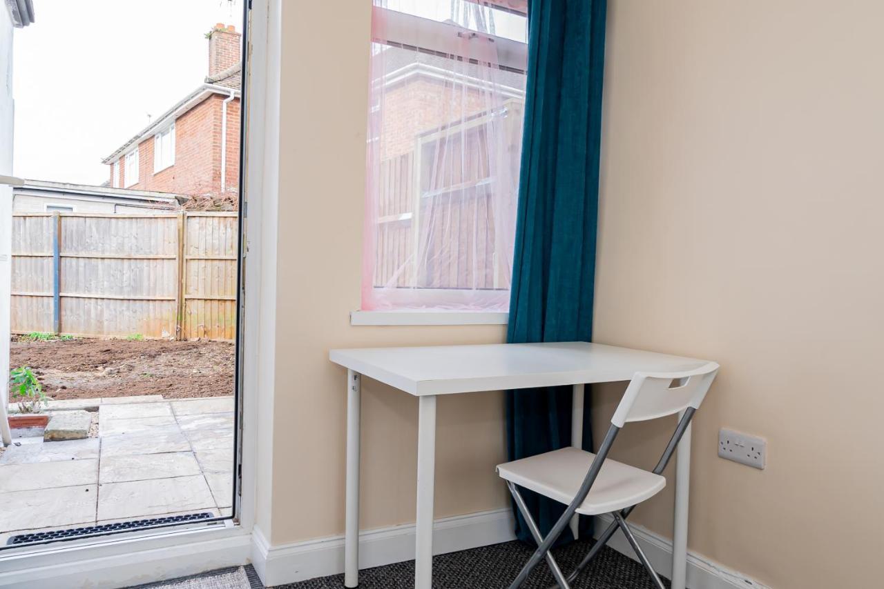 Shirley House 3: City-Center Self-Catering with Smart Check-In Southampton Exterior photo